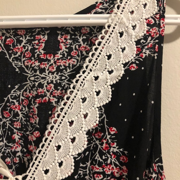 Light + Airy black red white sleeveless midi dress - Picture 5 of 7